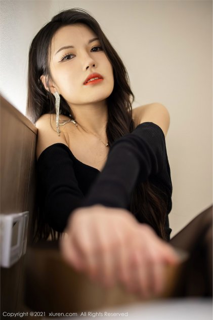 黄色带三级色女